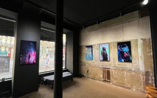 Galeri Fisik Tutup Permanen, Karya Seni 'Dikubur' di Blockchain: Masa Depan Koleksi Seni di Era di mana Kepemilikan Lebih Penting dari Pengalaman Fisik?