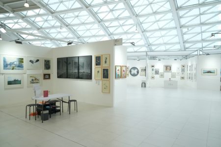 Pameran Seni Sepi Pengunjung: Maret 2026, Kolektor Justru Ramai Datang ke Studio Seniman Langsung—Bukan ke Galeri